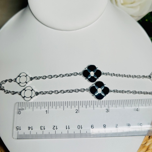 Sophisticated Enameled clover pendant necklace adorned with 10 stunning motifs - Picture 8 of 8